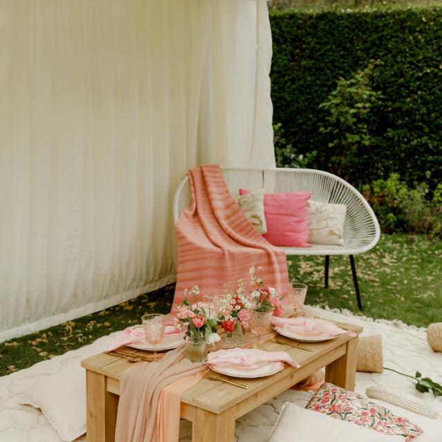 Whether it's a baby shower, a bridal shower, or even a 1st birthday, a low table, relaxed picnic-style table setting compliments every one of these occasions.⁠⁠
⁠⁠
Styled by: @signaturesoirees & @therednotebooksocials⁠⁠
Cutlery & tableware: @duchessbutler⁠⁠
Florals: @flowerstationuk⁠⁠
Photography: @doryphotography_⁠